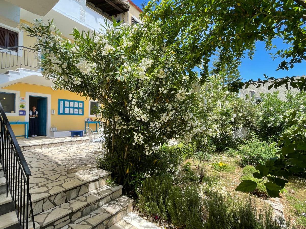 Sunflower Apartments & Studios Kassiopi Exterior foto