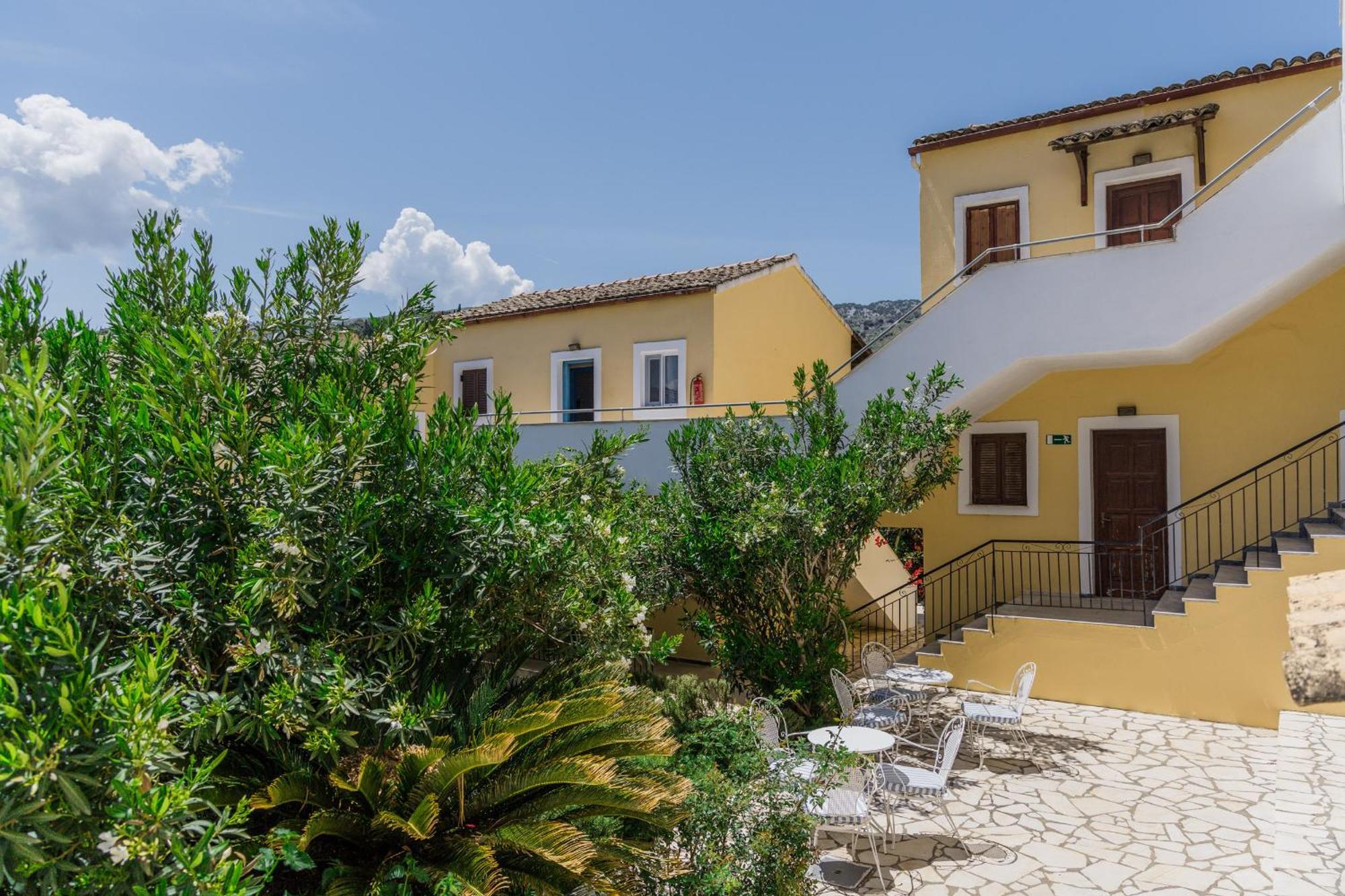 Sunflower Apartments & Studios Kassiopi Exterior foto